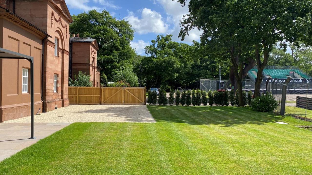 Oulton Park Lodge Little Budworth Exterior photo